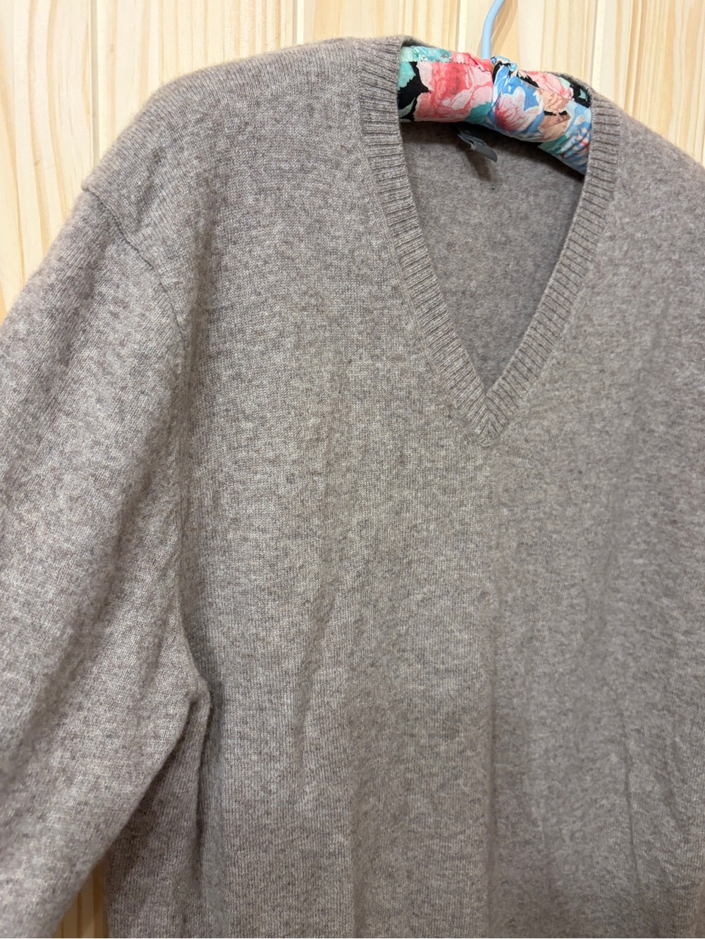 Neiman Marcus 100% Cashmere V-Neck Pullover Sweater XL Quiet Luxury Old Money - Picture 2 of 6